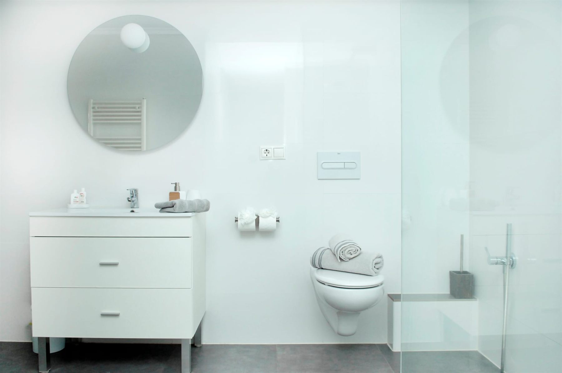 Badkamer met inloopdouche.
